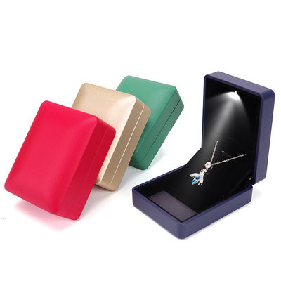 comprare Scatola di gioielli in pelle con logo rotondo di Hanhong leggero Scritto di seta Scatola di anello personalizzata online manufacture