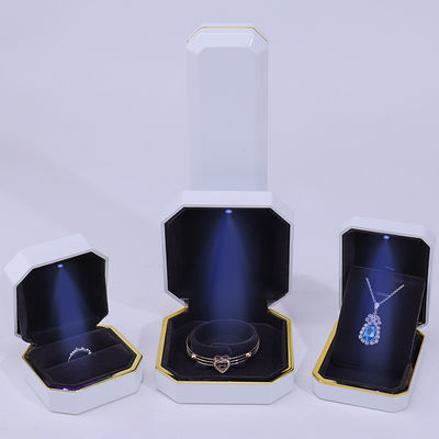 Logo personalizzato Gioielli leggeri Scatola regalo per braccialetti orecchini Pendente Collare di velluto Anello Materiale artigianale