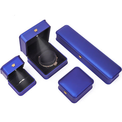 Scatola di gioielleria a LED in pelle finta blu scuro lucido e elegante per display di lusso