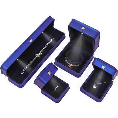 Scatola di gioielleria a LED in pelle finta blu scuro lucido e elegante per display di lusso