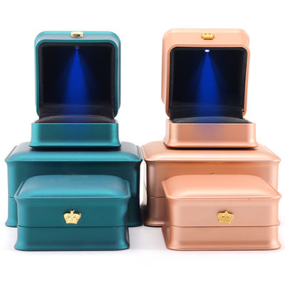 Braccialetto a LED multicolore Collare Ring Box con materiale di velluto di plastica da Hanhong