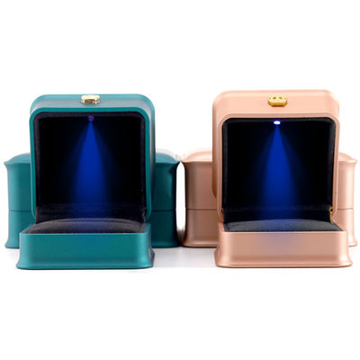 Braccialetto a LED multicolore Collare Ring Box con materiale di velluto di plastica da Hanhong