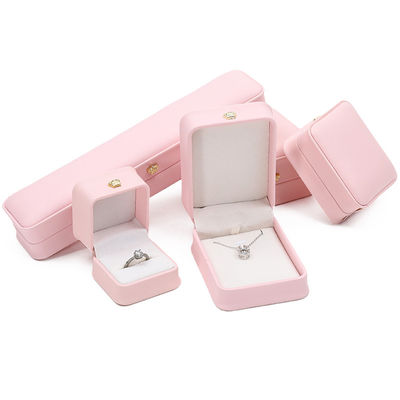 10*10*5cm Scatola di gioielli in pelle rosa per braccialetti corona Pendenti e anelli Logo personalizzato