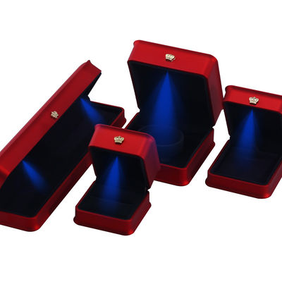 Pacchetto gioielli Hanhong Custom Luxury Crown LED Box per braccialetti collane e anelli