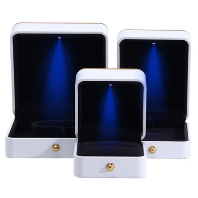 Scatola per gioielli personalizzata confezionata con gioielleria in plastica con guarnizione in oro con illuminazione a LED