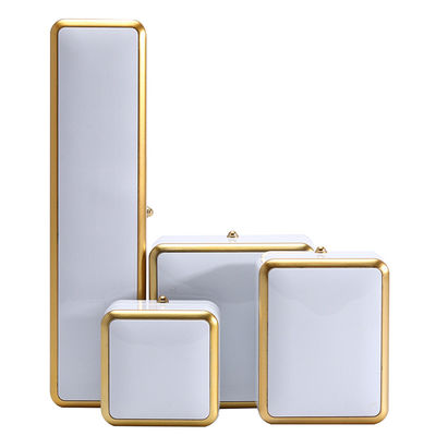 Scatola per gioielli personalizzata confezionata con gioielleria in plastica con guarnizione in oro con illuminazione a LED