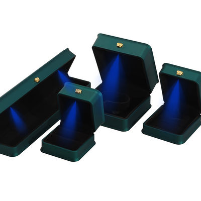 Scatola di gioielli a luce LED per gioielli di corona di lusso personalizzati Imballaggio materiale di velluto di plastica