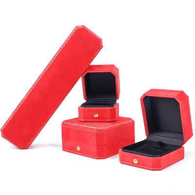 Gioielli con logo personalizzato Pacchetto in velluto rosso per orecchini pendenti Braccialetto Collare Anello
