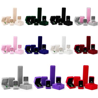 Ingrosso Produzione Casella di gioielli di lusso di velluto Logo personalizzato personalizzato Colletto rosso Bracciale orecchini Anello Imballaggio Casella di gioielli di velluto
