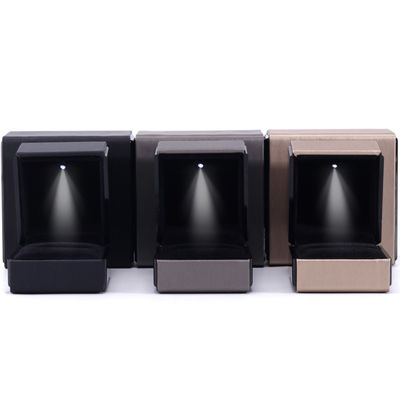 Pacchetto gioielli Hanhong Logo personalizzato cuoio LED Light Box per braccialetto collana e anello