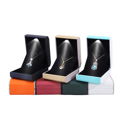 Contattaci per l'illuminazione a LED personalizzata