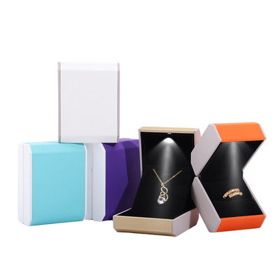 Contattaci per l'illuminazione a LED personalizzata