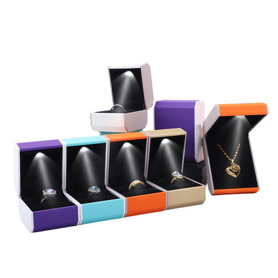 Contattaci per l'illuminazione a LED personalizzata