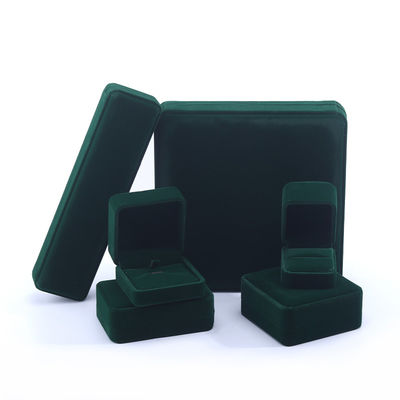 Cina Produzione all'ingrosso di alta gamma Scatola per collana e anello fatta a mano Confezione di gioielli Logo personalizzato Lussuosa scatola quadrata in velluto scamosciato verde scuro