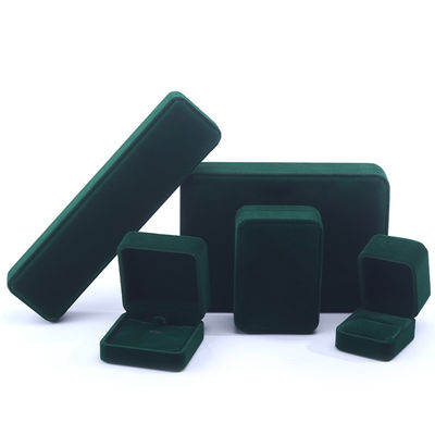 Cina Produzione all'ingrosso di alta gamma Scatola per collana e anello fatta a mano Confezione di gioielli Logo personalizzato Lussuosa scatola quadrata in velluto scamosciato verde scuro
