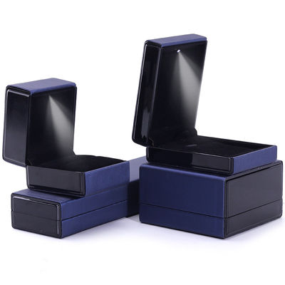 comprare Logo del cliente LED Light Jewelry Box per braccialetto Collare e anello in pelle blu online manufacture