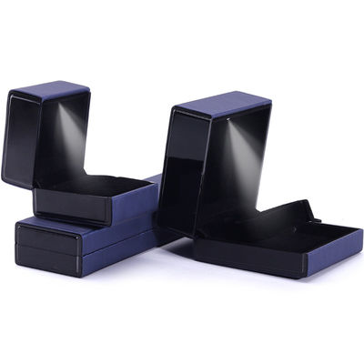 Logo del cliente LED Light Jewelry Box per braccialetto Collare e anello in pelle blu