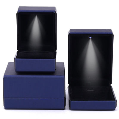 Logo del cliente LED Light Jewelry Box per braccialetto Collare e anello in pelle blu