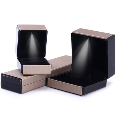 9*9*5cm rettangolo Hanhong Custom Gold Necklace Bracelet e Ring LED Gioielli Box Packaging