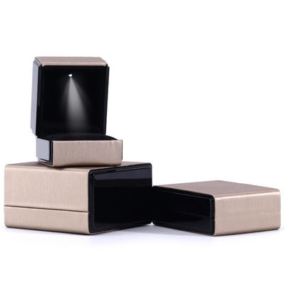 9*9*5cm rettangolo Hanhong Custom Gold Necklace Bracelet e Ring LED Gioielli Box Packaging