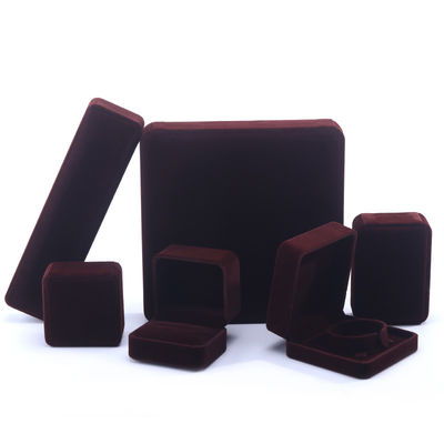 Cina Produzione all'ingrosso di fascia alta Collare a mano Confezione Gioielli Confezione Logo personalizzato Luxury Square Suede Velvet Brown Jewelry Box