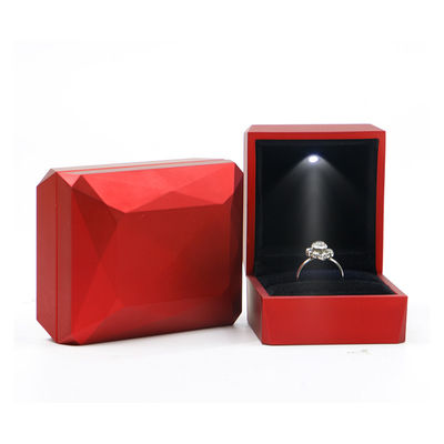 Scatola per gioielli di plastica rivestita di velluto con luce a LED e rivestimento di velluto