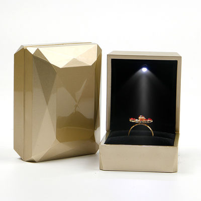 comprare Confezione per gioielli in plastica in oro con LED online manufacture