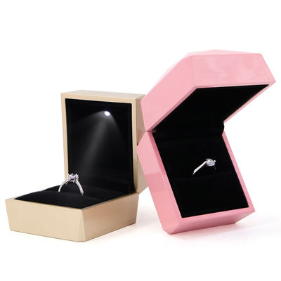 Confezione per gioielli in plastica in oro con LED