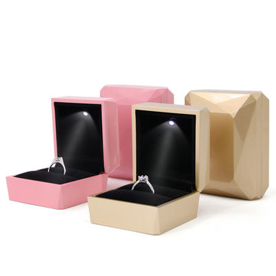 Confezione per gioielli in plastica in oro con LED