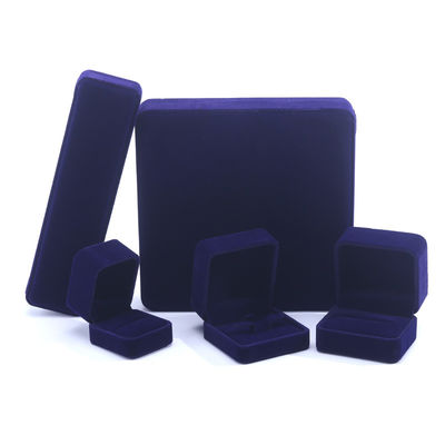 Cina Produzione all'ingrosso di alta gamma Scatola per collana e anello fatta a mano Confezione di gioielli Logo personalizzato Lussuosa scatola quadrata in velluto scamosciato blu