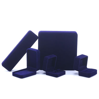 Cina Produzione all'ingrosso di alta gamma Scatola per collana e anello fatta a mano Confezione di gioielli Logo personalizzato Lussuosa scatola quadrata in velluto scamosciato blu