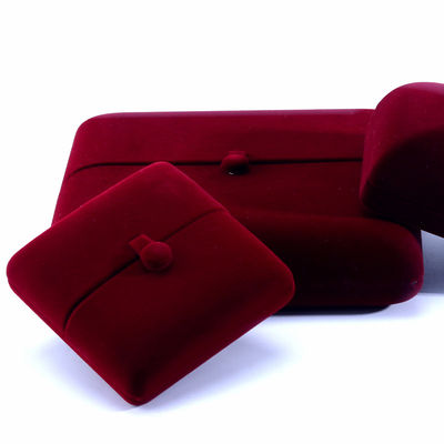 Elegante scatola di gioielli a doppia porta con taglia di fondo di velluto rosso con logo