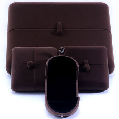 Elegante portagioie a due ante, di alta gamma, in velluto marrone, con logo