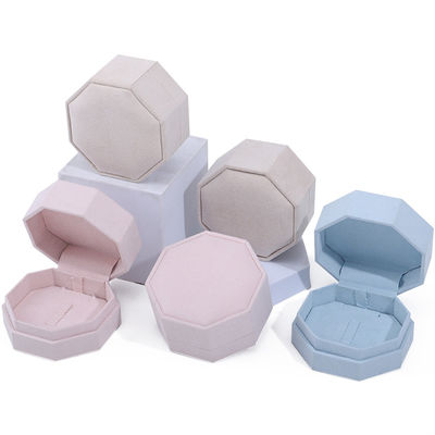 comprare Portagioie in velluto da 7,5 * 7,5 cm per il viaggio con display per collane e anelli con logo personalizzato online manufacture