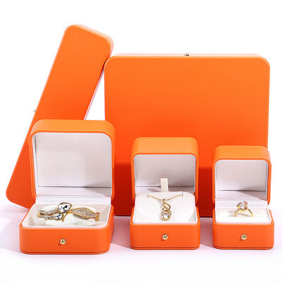 comprare Organizzatore di gioielli da viaggio in pelle e velluto personalizzato per orecchini per anelli per collane online manufacture