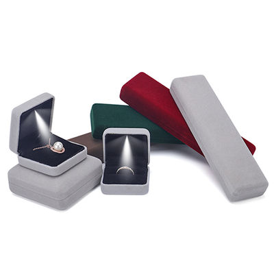 Hanhong Luxury Embossed LED Velvet Brown Jewelry Packaging Box Custom Ring Box con luce