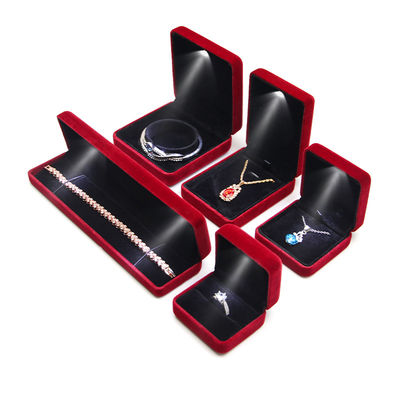 Hanhong Luxury Embossed LED Velvet Brown Jewelry Packaging Box Custom Ring Box con luce