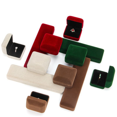 Personalizzazione del logo Casella di imballaggio di gioielli di velluto per bracciale di grado Colletto anello set