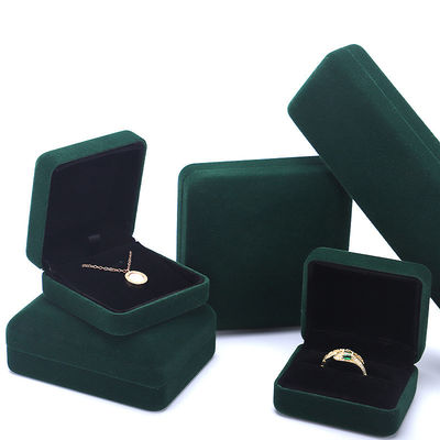 Personalizzazione del logo Casella di imballaggio di gioielli di velluto per bracciale di grado Colletto anello set