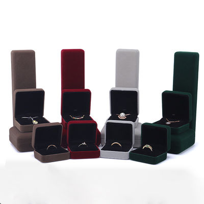 Personalizzazione del logo Casella di imballaggio di gioielli di velluto per bracciale di grado Colletto anello set
