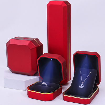 Scatola di gioielli in velluto a LED rosso per l'imballaggio personalizzato dell'anello per collane e altri accessori