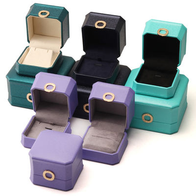 comprare Casella quadrata con anello per collane in metallo Casella di gioielli in pelle di lusso Hanhong PU imballaggio in pelle online manufacture