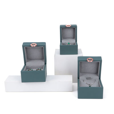 Pacchetto gioielli Hanhong Quattro foglie di trifoglio Luxury PU cuoio anello scatola con logo personalizzato