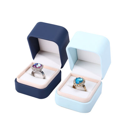 Logo personalizzato Gioielli Pacchetto Casella in cuoio PU per orecchini Braccialetti Colletti e anelli