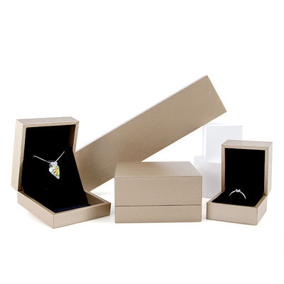 Dimensioni personalizzate Luxury Touch Cardboard Gioielli Scatola di imballaggio per braccialetto e anello