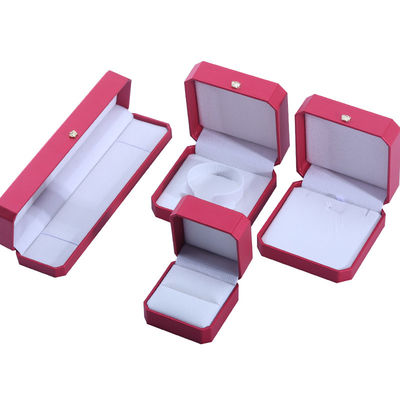 comprare Nuovo Rectangle Hanhong Custom Red PU Leather Bracelet Box di imballaggio per la conservazione dei gioielli online manufacture