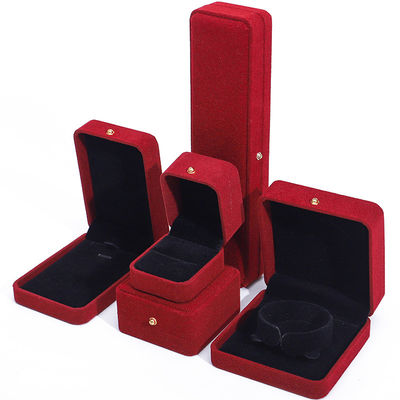 comprare Casella di imballaggio per gioielli di velluto rosso di lusso personalizzato per collane braccialetti orecchini anelli online manufacture