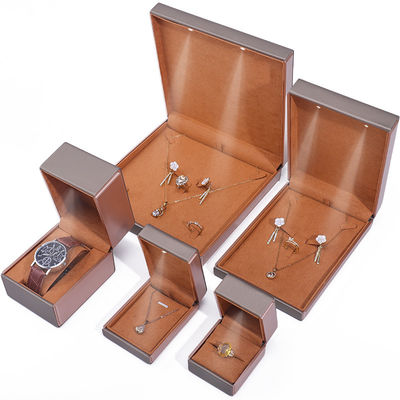 OEM Logo Accattivante Velvet Gioielleria Packaging Set con LED Light Soft Touch Rivestimento