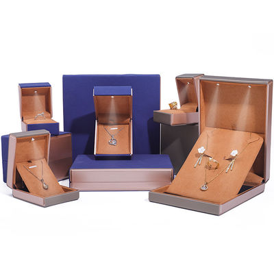 OEM Logo Accattivante Velvet Gioielleria Packaging Set con LED Light Soft Touch Rivestimento