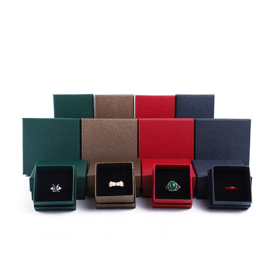 Manifattura all'ingrosso Casella di gioielleria di lusso personalizzata Custom high end Colletto Bracciale Orecchini Anello set di gioielli Imballaggio Capo di carta cartonata e base Casella di gioielli con logo
